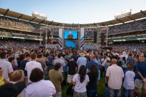 Hàng Nghìn Cuộc Đời Được Thay Đổi Trong Harvest America Tại California