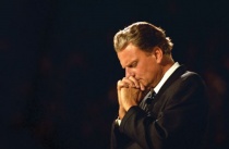 1,5 Triệu Người Đáp Ứng Với Phúc Âm Qua Chức Vụ Trực Tuyến Của Billy Graham