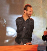 Nick Vujicic - 'Chào Việt Nam' Bằng Thông Điệp Tình Yêu Thương