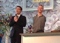 Tường Thuật Buổi Chia Sẻ Của Nick Vujicic Tại HT Tin Lành Gia Định