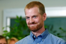 Bác Sĩ Kent Brantly: "Tôi Dành Thời Gian Dài Cầu Nguyện"