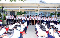 Mục Vụ Tia Sáng Trao Học Bổng Cho Học Sinh Huyện Kế Sách