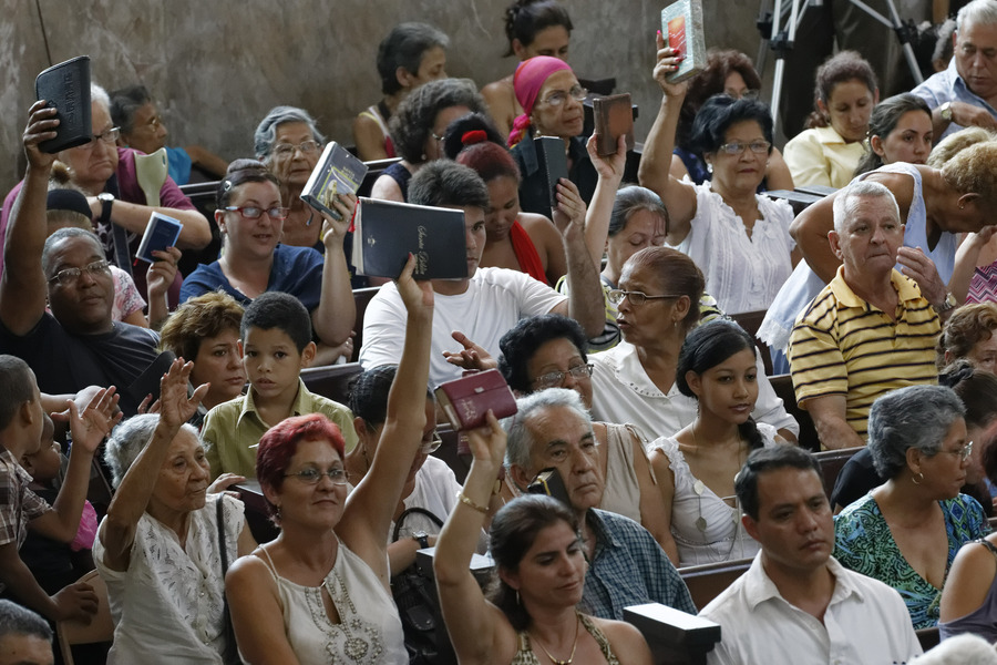 83.000 Cuốn Kinh Thánh Đến Với Con Dân Chúa Tại Cuba