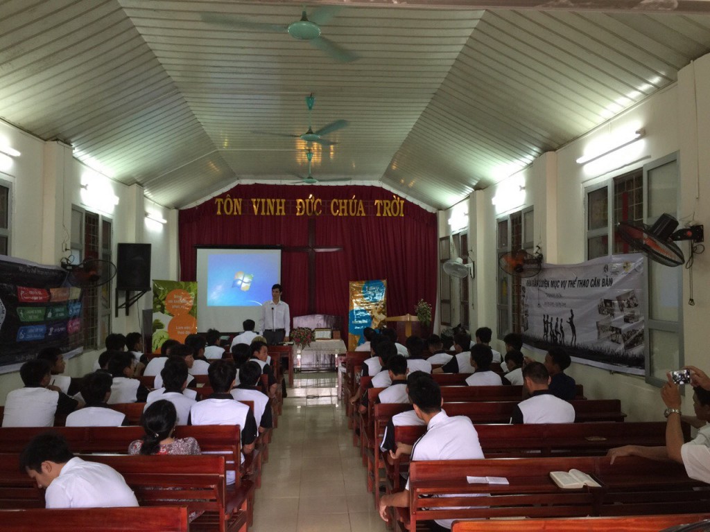 Học Lời Chúa trong nhà thờ
