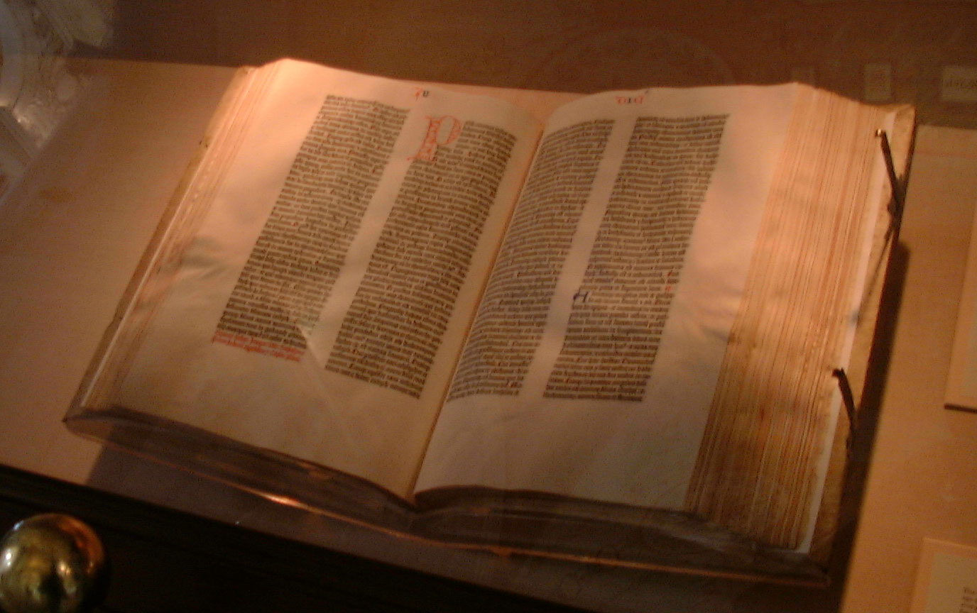 Bán Đấu Giá 8 Trang Kinh Thánh Gutenberg Với Giá Khởi Điểm 500,000 USD