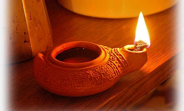 Ngày 24 - Bàn Và Chân Đèn Được Làm Cho Đức Chúa Trời