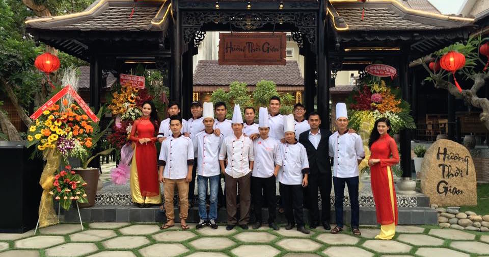 Nhà Hàng HƯƠNG THỜI GIAN - Nét Đẹp Cơ Đốc “Không Rượu Bia” Giữa Lòng Sài Gòn
