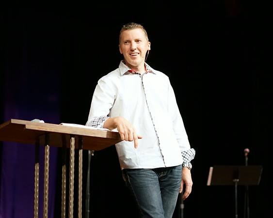 Nhà truyền giáo Chris Gore.