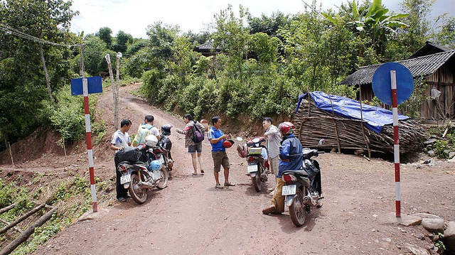 Đoàn chúng tôi đến địa điểm của chuyến thăm.