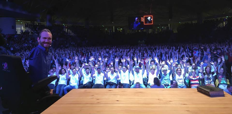 Hàng Ngàn Người Tin Chúa Qua Tour Truyền Giáo Châu Âu Của Nick Vujicic