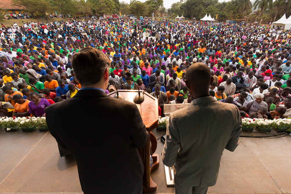 NHÀ TRUYỀN GIẢNG WILL GRAHAM GIẢNG PHÚC ÂM TẠI MUKONO, UGANDA