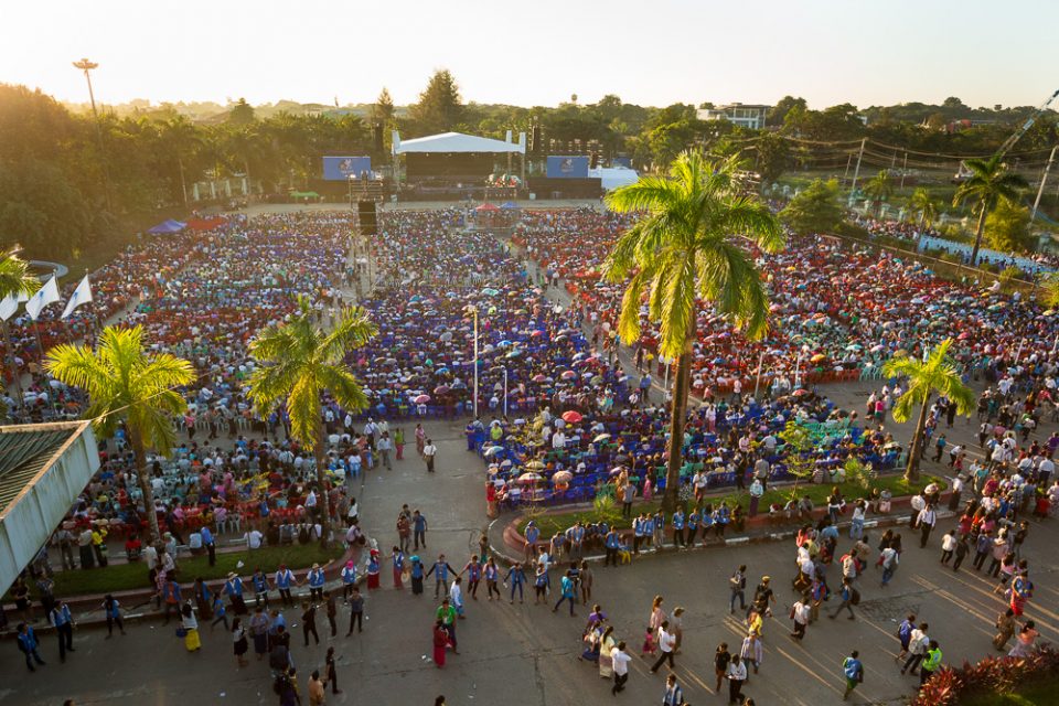 HƠN 10 NGÀN NGƯỜI NGHE VỀ PHÚC ÂM TRONG NGÀY ĐẦU TIÊN CỦA FESTIVAL TÌNH YÊU VUI MỪNG VÀ HÒA BÌNH CỦA MYANMAR.