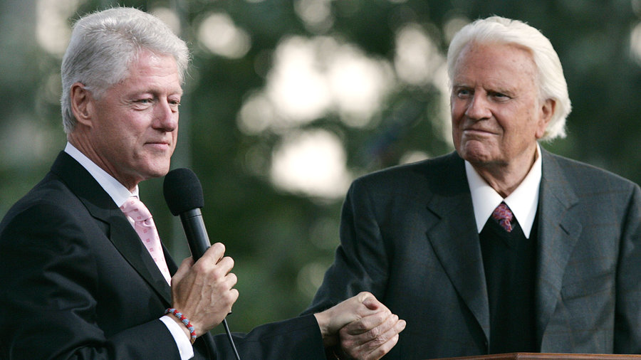 Ngày Đầu Năm Mới: Billy Graham Có Những Lời Khích Lệ Cho Năm 2018, Câu Trả Lời Cho Câu Hỏi ‘Chúa Ở Đâu Trong Năm 2017?'