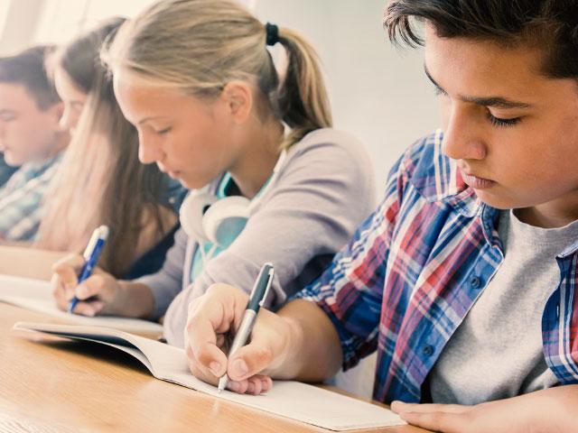 Học Sinh Trường Công Lập Iowa Có Thể Sẽ Sớm Được Học Kinh Thánh Hê-Bơ-Rơ Và Tân Ước