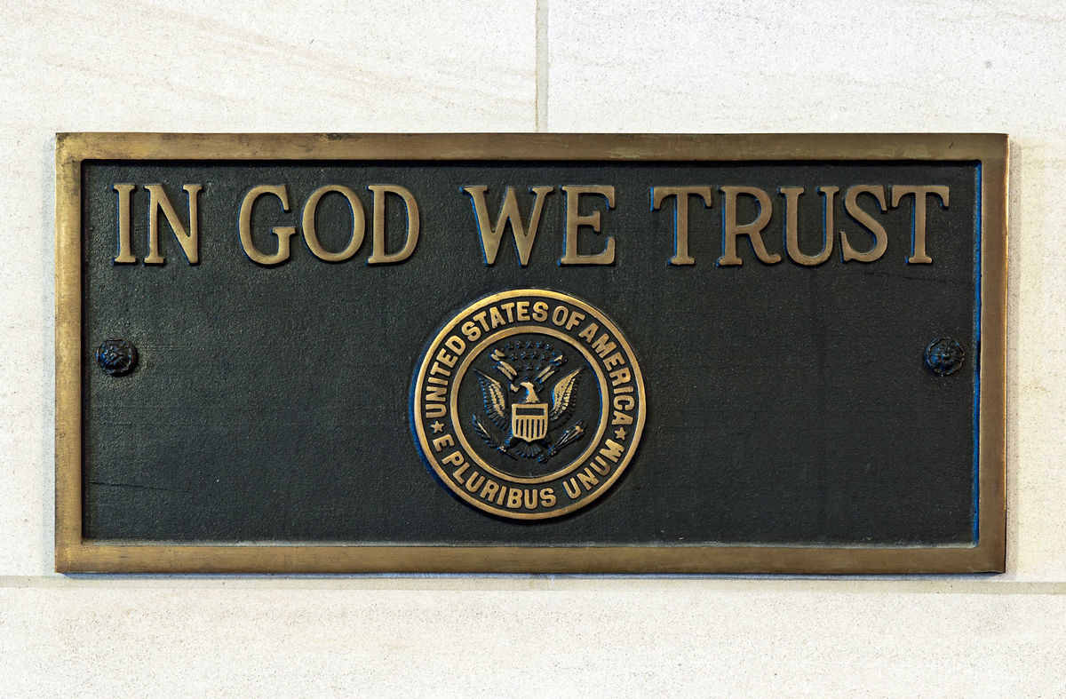 Chính Quyền Florida Thông Qua Dự Luật Để Khẩu Hiệu “Chúng Ta Tin Cậy Nơi Chúa” (In God We Trust) Phải Được Dán Ở Các Trường Học Công Lập