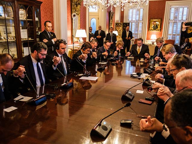 ‘Lạy Chúa, Xin Nâng Đỡ, Bảo Vệ Ông Khỏi Điều Dữ’: Chủ Tịch Pat Robertson Của Tờ CBN Cầu Nguyện Cho Tổng Thống Brazil Bolsonaro Tại Cuộc Họp Với Các Nhà Lãnh Đạo Phúc Âm