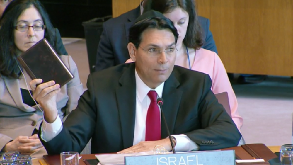 'Đây Là Chứng Thực Cho Vùng Đất Của Chúng Tôi': Đại Sứ Israel Mang Theo Cuốn Kinh Thánh Đến Liên Hợp Quốc Để Chứng Minh Chủ Quyền Của Người Do Thái Đối Với Israel