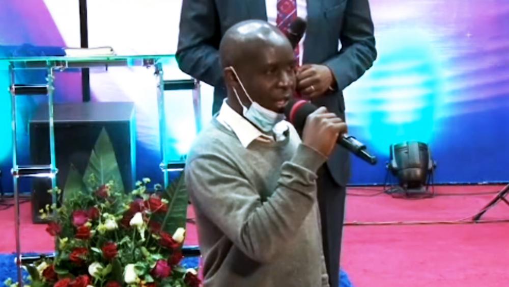 Nhà Lãnh Đạo Vô Thần Ở Kenya Từ Chức Sau Khi Tìm Thấy Chúa Giê-xu: ‘Tôi Rất Hạnh Phúc’