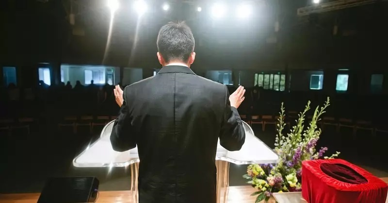 Tại Sao Các Mục Sư Lại Từ Bỏ Chức Vụ – Và Hội Chúng Có Thể Làm Gì Để Giúp Mục Sư Của Mình?