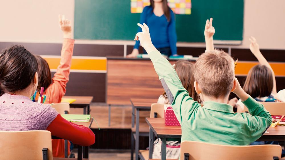 'Khoảnh Khắc 100 Năm Mới Có Một Lần': Các Trường Cơ Đốc Tràn Ngập Đơn Đăng Ký Xin Nhập Học Trong Khi Có Nhiều Tranh Cãi Liên Quan Đến Giáo Dục Công Lập