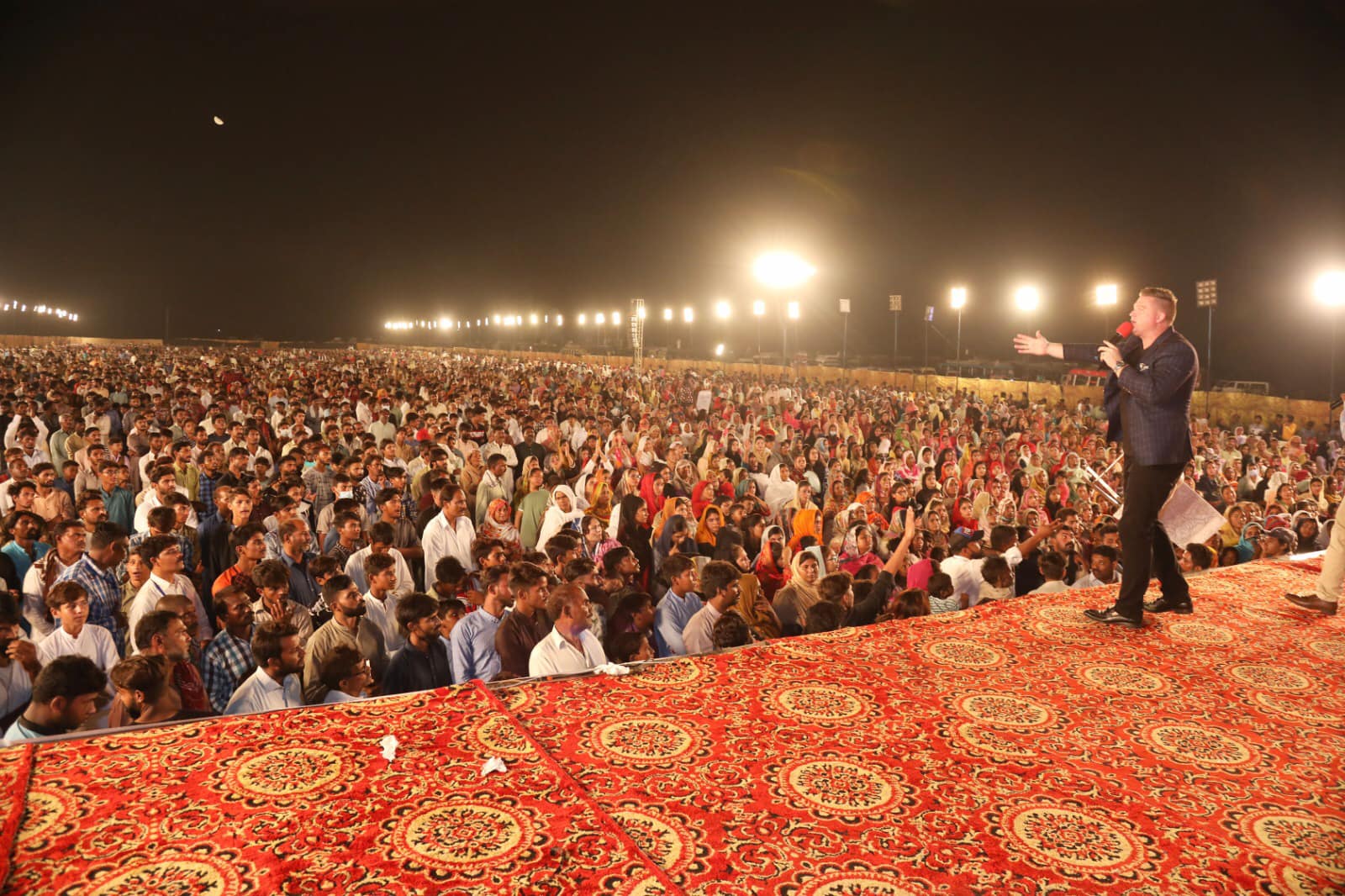 ‘Thật Là Một Đêm Đầy Vinh Hiển!’ Chiến Dịch Truyền Giảng Gospel Festival Lần Thứ 3 Trong Năm Của Mục Vụ Chris Mikkelson Đã Thành Công Tốt Đẹp
