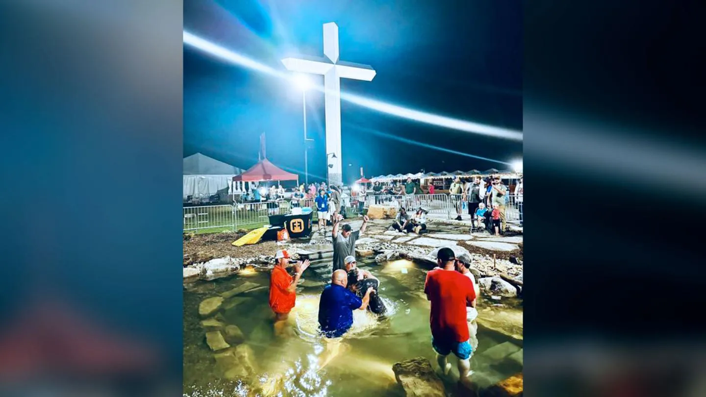 'Nhiều Gia Đình Được Làm Báp-têm': Hàng Chục Ngàn Người Đổ Xô Đến NC FaithFest, Hàng Trăm Người Được Tái Sinh