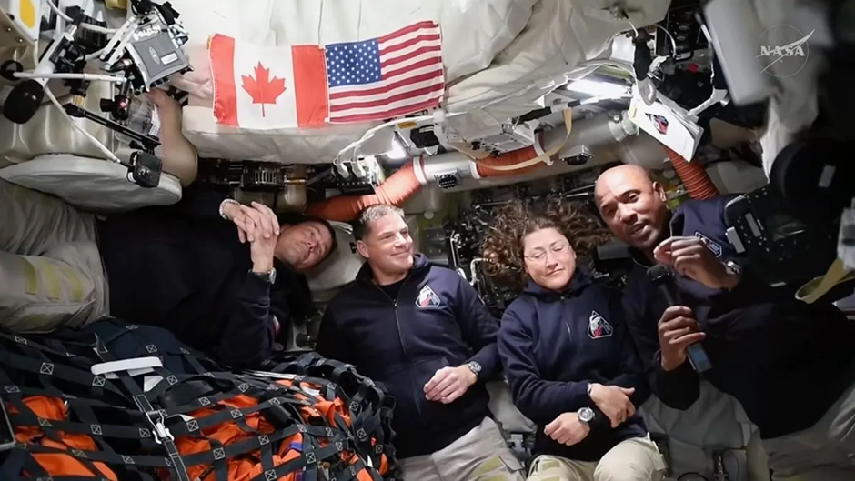 Phi Hành Gia NASA Victor Glover Chia Sẻ Sứ Điệp Tin Lành Với Trái Đất