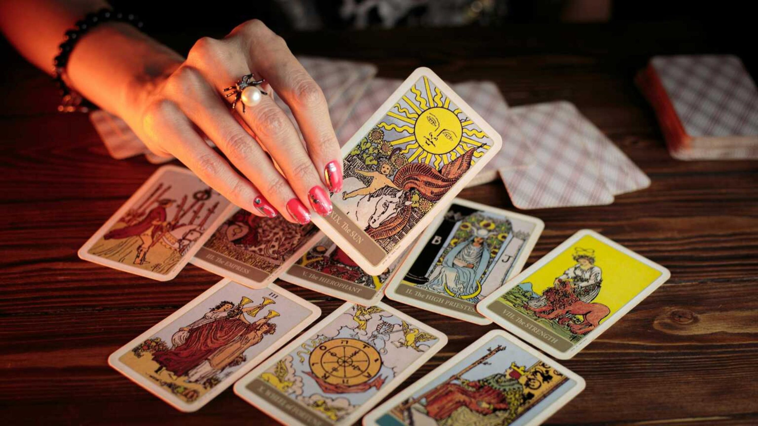 Nữ Chuyên Gia Đọc Bài Tarot Nổi Tiếng Trên Tiktok Tin Nhận Chúa Giê-xu Và Xóa Bỏ Mọi Nội Dung Về Thuật Huyền Bí