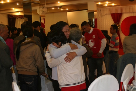 6 jacksons pray for family in hanoi