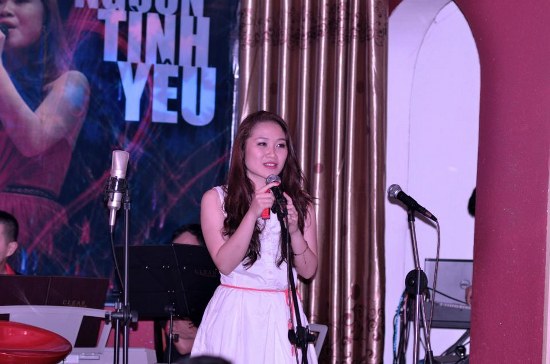 Nguyệt Anh với c&aacute;c b&agrave;i h&aacute;t: "Still  - Vững An", "Why should I worry or fret?" "Gi&ecirc; xu &ndash; Người m&agrave; l&ograve;ng t&ocirc;i y&ecirc;u mến&rdquo; 