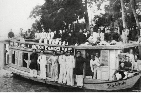 MS Huỳnh Văn Ngà trên tàu Tin Lành - năm 1934 MS Huỳnh Văn Ngà trên tàu Tin Lành - năm 1934