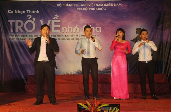 Thờ phượng Ch&uacute;a c&ugrave;ng với những b&agrave;i h&aacute;t t&ocirc;n vinh "Ng&agrave;i Thật Tốt Thay", "Ng&agrave;i L&agrave; Mu&ocirc;n Nhu Cầu T&ocirc;i"