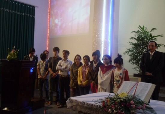 6 th&acirc;n hữu cầu nguyện tin nhận Ch&uacute;a