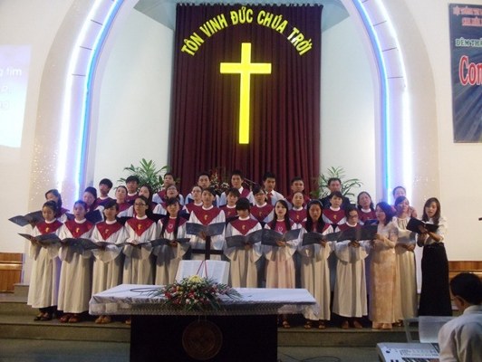 Ban h&aacute;t lễ t&ocirc;n vinh Ch&uacute;a b&agrave;i h&aacute;t "&Aacute;nh S&aacute;ng Cho Đời"