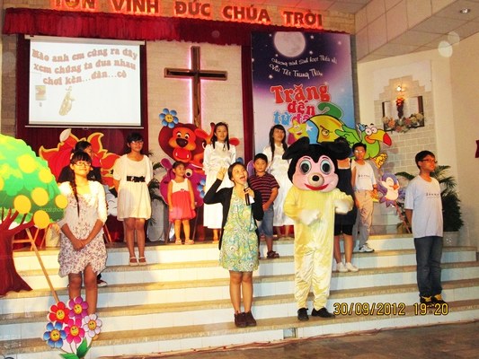 L&agrave;m quen với c&aacute;c em th&acirc;n hữu qua tr&ograve; chơi