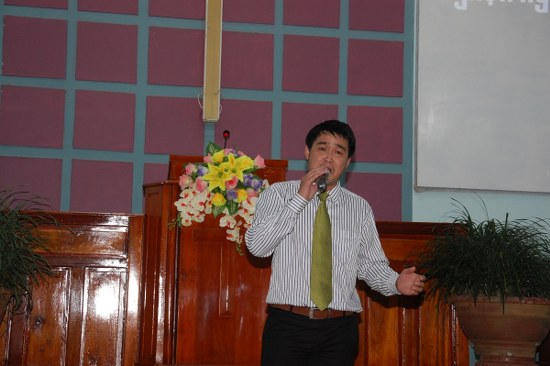 "Ng&agrave;i N&acirc;ng T&ocirc;i L&ecirc;n"
