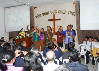 Ban thờ phượng Chúa đến từ các HT tại Campuchia. Ban thờ phượng Chúa đến từ các HT tại Campuchia.