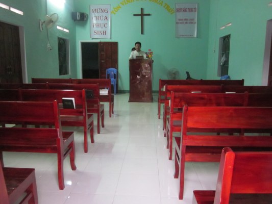 C&aacute;c băng ghế mới được d&acirc;ng hiến cho Nh&agrave; nguyện