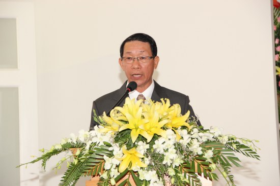Truyền đạo Huỳnh Hữu Nghĩa, phụ t&aacute; Quản nhiệm đọc Lời Ch&uacute;a trong II Sử k&yacute; 7:1-3