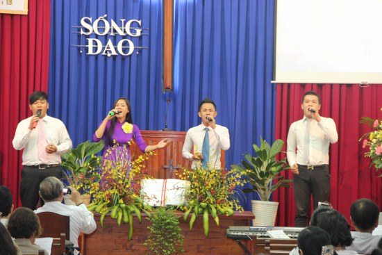 Tốp ca t&ocirc;n vinh Ch&uacute;a "Hạnh Ph&uacute;c Đến Từ Ch&uacute;a Gi&ecirc;-xu"