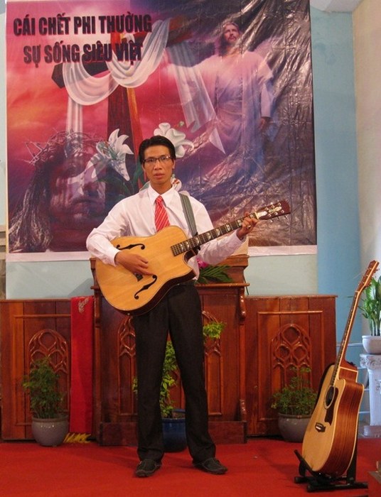 Sau khi được Chúa cứu, anh đã đem tình yêu của Đức Chúa Trời đến với nhiều người qua đời sống của mình