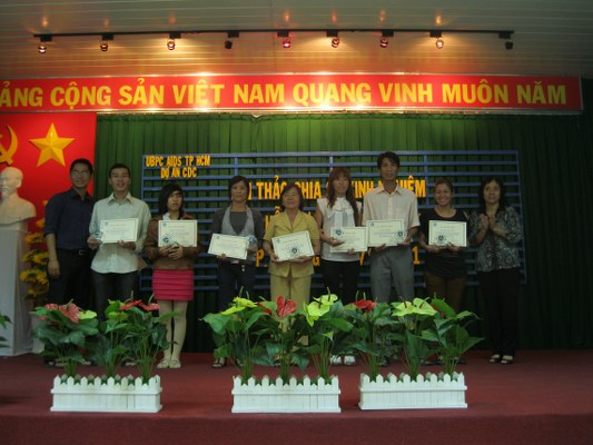 Giấy Chứng Nhận "Điều Hành Nhóm Hỗ Trợ Xã Hội, Quản Lý Người Sau Cai Nghiện" do Ủy Ban Phòng Chống AIDS trao tặng 