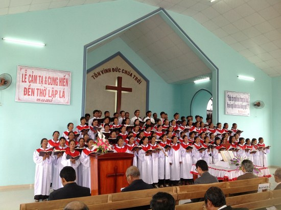 Ban h&aacute;t HT Lập L&aacute; t&ocirc;n vinh Ch&uacute;a