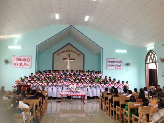 Ban h&aacute;t HT Lập L&aacute; t&ocirc;n vinh Ch&uacute;a