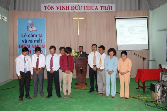 MS Trương Văn Ng&agrave;nh cầu nguyện đặc biệt cho Điểm nh&oacute;m v&agrave; Ban điều h&agrave;nh 