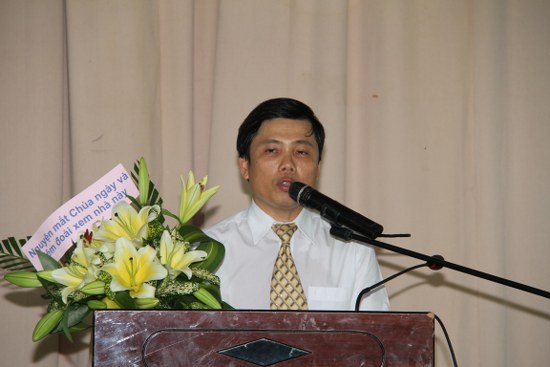 Thầy Tr&igrave;nh Hữu T&iacute;n hướng dẫn chương tr&igrave;nh