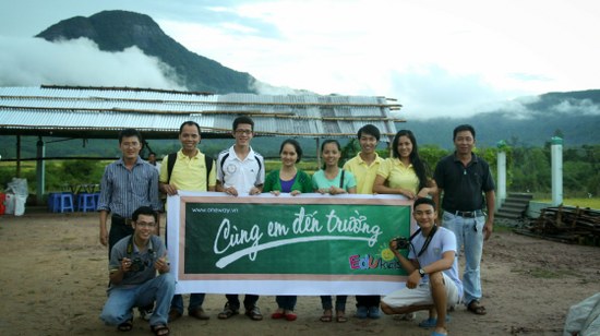 Một số anh em tại Đ&agrave; Nẵng, Quảng Nam đ&atilde; hỗ trợ c&aacute;c th&agrave;nh vi&ecirc;n Oneway Media thực hiện chuyến đi tặng qu&agrave; lần n&agrave;y