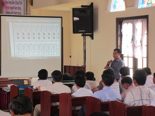 Chuy&ecirc;n vi&ecirc;n c&ocirc;ng ty Du Dương huấn luyện l&yacute; thuyết
