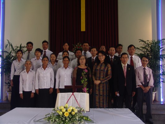 Chụp h&igrave;nh lưu niệm c&ugrave;ng với c&aacute;c Ban Trung Tr&aacute;ng Ni&ecirc;n