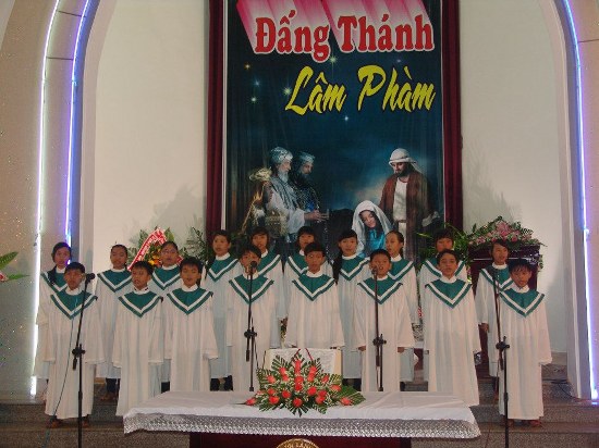 Ban Thiếu nhi t&ocirc;n vinh Ch&uacute;a